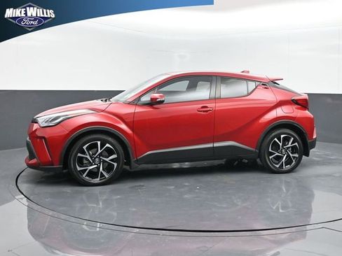 Used 2022 Toyota C-HR XLE image 4