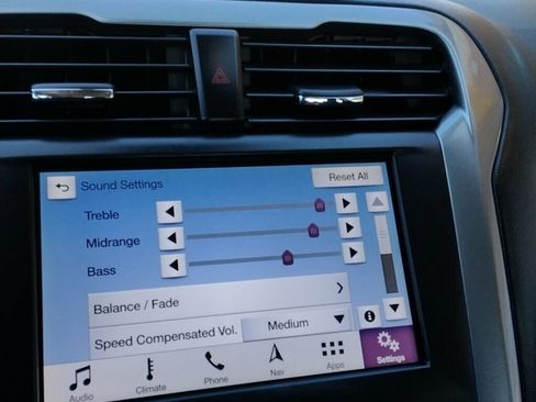 Used 2019 Ford Fusion SE FWD image 18