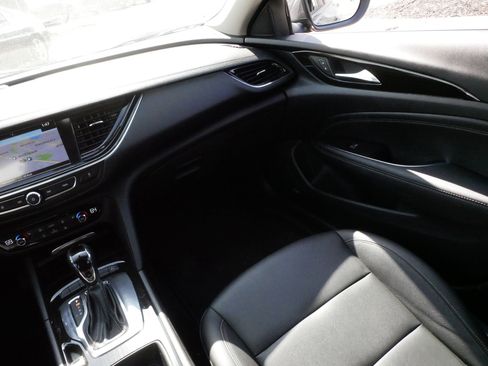 Used 2018 Buick Regal Essence w/ Driver Confidence Package #1 AWD/4WD image 11