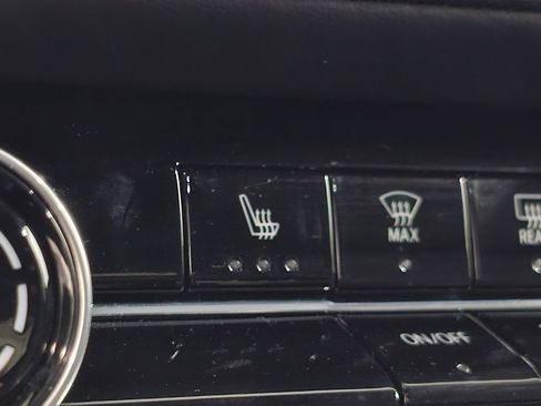 Used 2025 Chevrolet Equinox LT FWD image 17