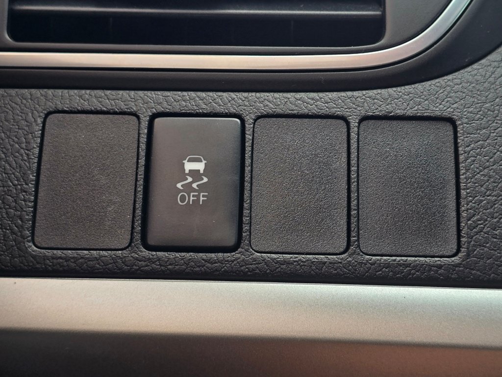 Used 2017 Toyota Camry SE FWD image 36