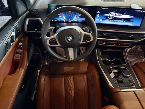 Used 2025 BMW X7 xDrive40i w/ M Sport Package AWD/4WD image 17