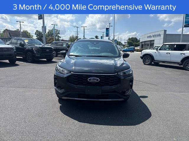 Used 2025 Ford Escape ST-Line Select AWD/4WD image 2