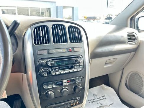 Used 2006 Chrysler Town & Country Touring image 34