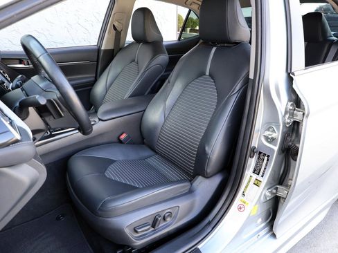 Used 2018 Toyota Camry SE w/ Convenience Package FWD image 14