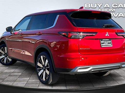New 2025 Mitsubishi Outlander SE image 3