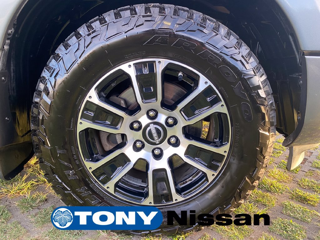 Used 2023 Nissan Titan SV w/ SV Convenience Package RWD image 9