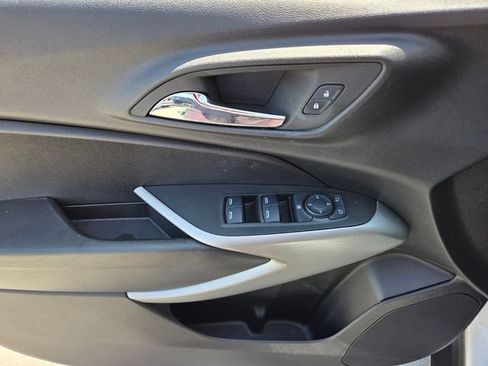 Certified 2024 Chevrolet Trax LS w/ LS Convenience Package FWD image 17
