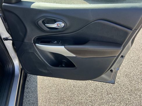 Used 2018 Jeep Cherokee Limited w/ Luxury Group image 14