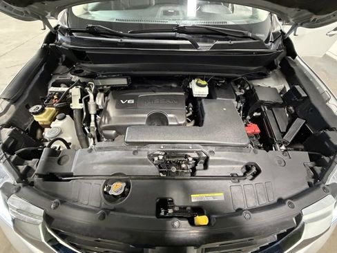 Used 2020 Nissan Pathfinder Platinum image 27