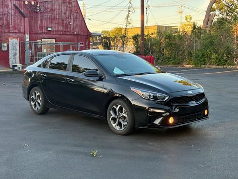 Used 2019 Kia Forte LXS FWD image 4