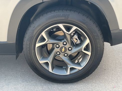 Used 2025 Chevrolet Trax LT w/ LT Convenience Package FWD image 7