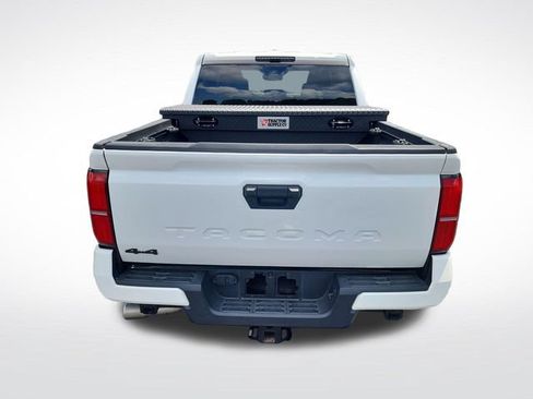 Used 2025 Toyota Tacoma TRD Off-Road AWD/4WD image 4