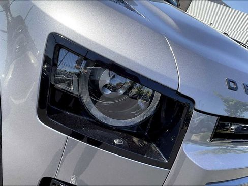 Used 2024 Land Rover Defender 110 X-Dynamic SE image 30