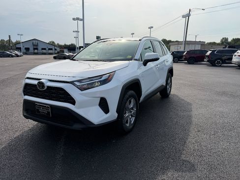 Used 2025 Toyota RAV4 XLE FWD image 3
