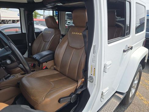 Used 2014 Jeep Wrangler Unlimited Sahara w/ Max Tow Package AWD/4WD image 6
