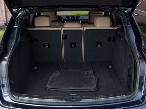 Certified 2023 Porsche Macan AWD/4WD image 28