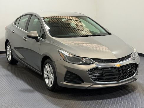 Used 2019 Chevrolet Cruze LT FWD image 4