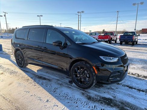 New 2026 Chrysler Pacifica Select w/ S Appearance Package image 7