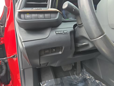 Used 2023 Toyota Crown XLE image 31