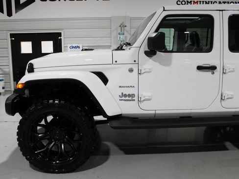 Used 2021 Jeep Wrangler Unlimited Sahara AWD/4WD image 21