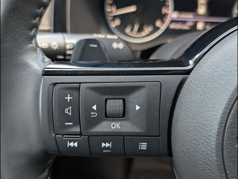 Used 2023 Nissan Pathfinder SL AWD/4WD image 13