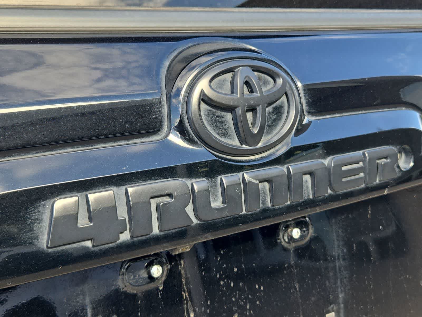 Used 2019 Toyota 4Runner SR5 AWD/4WD image 12