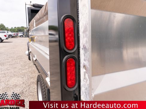 Used 2024 RAM 5500 Tradesman w/ Chrome Appearance Group AWD/4WD image 10