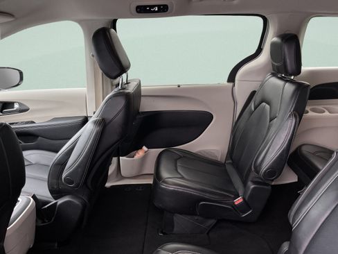 Used 2024 Chrysler Pacifica Touring-L FWD image 20