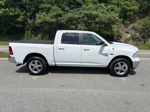 Used 2019 RAM 1500 Classic SLT w/ Luxury Group AWD/4WD image 8