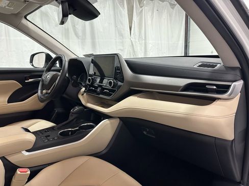 Used 2025 Toyota Highlander XLE image 63