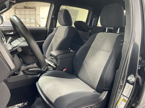 Used 2023 Toyota Tacoma TRD Off-Road w/ Black Out Package (TMS) image 11