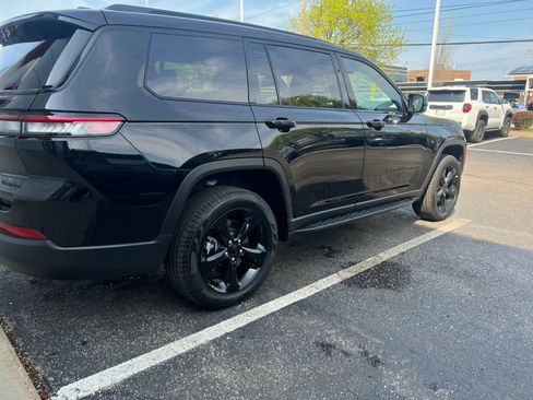 Used 2025 Jeep Grand Cherokee L Limited w/ Black Appearance Package image 7