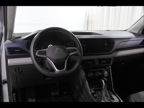 Certified 2024 Volkswagen Taos SE AWD/4WD image 6