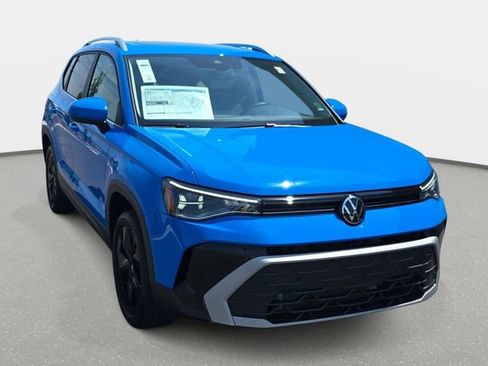 New 2026 Volkswagen Taos SE FWD image 3
