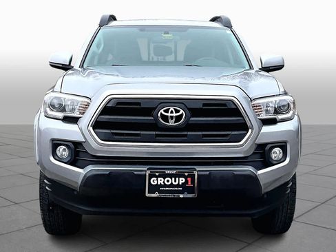 Used 2017 Toyota Tacoma SR5 w/ Tow Package image 4