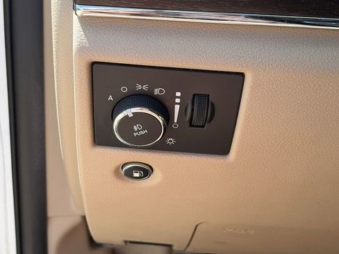 Used 2015 Jeep Grand Cherokee Limited image 16