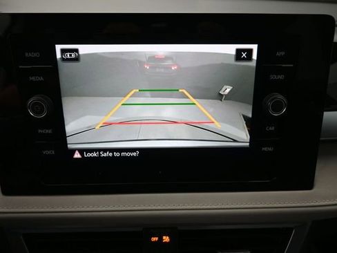 New 2026 Volkswagen Taos SE FWD image 6