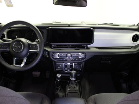 Used 2025 Jeep Wrangler Unlimited Sahara w/ Safety Group AWD/4WD image 19