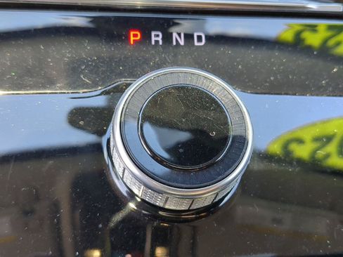 Used 2023 Jeep Grand Cherokee Laredo AWD/4WD image 16