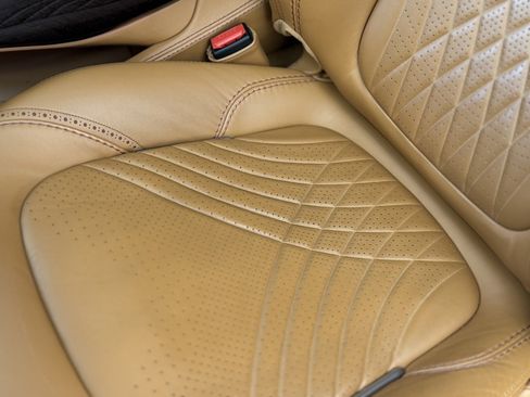 Used 2021 Aston Martin DBX image 19