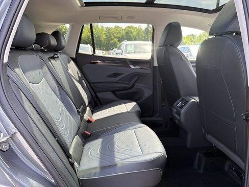 New 2026 Volkswagen Tiguan SE FWD image 16