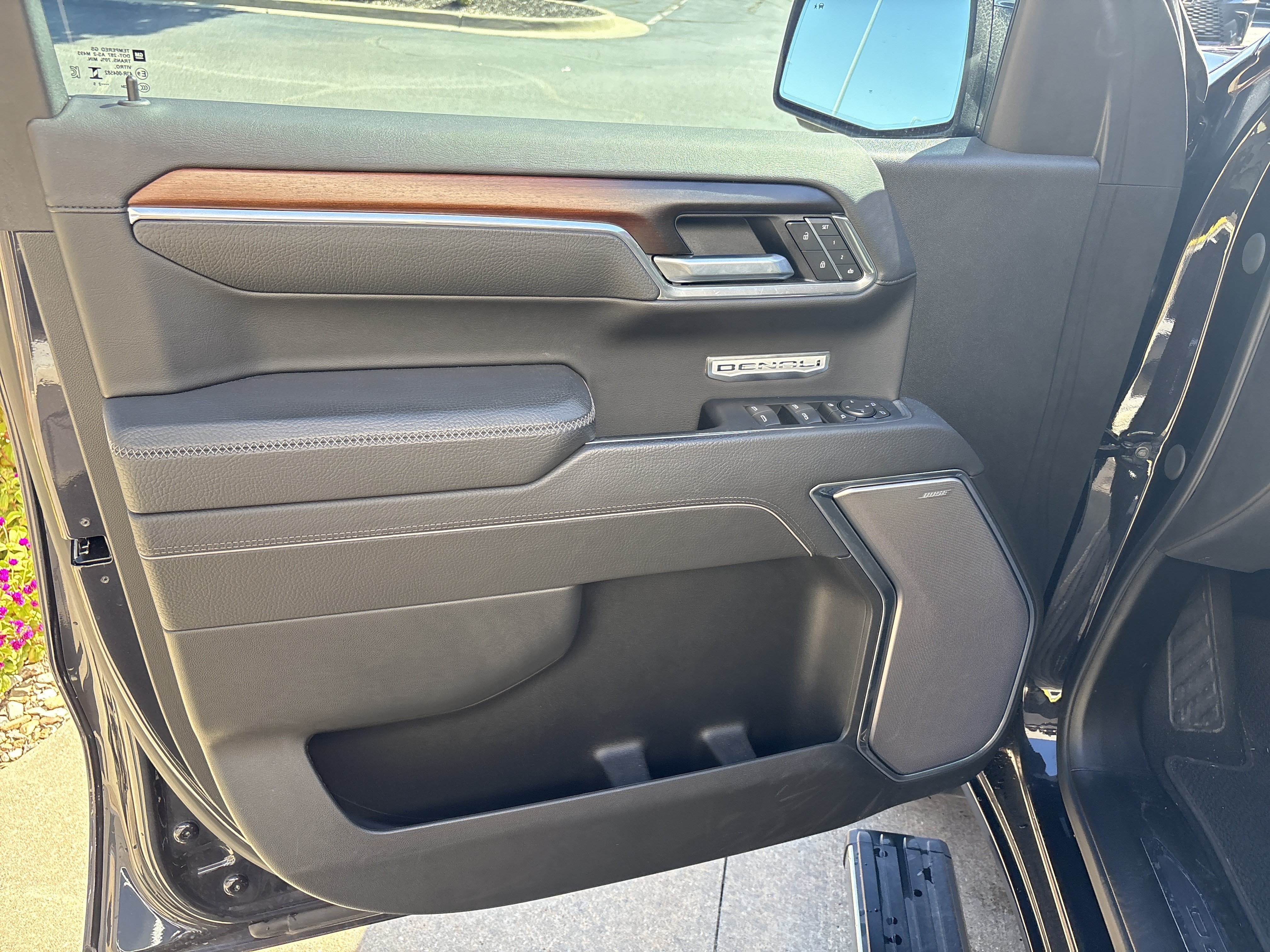Used 2025 GMC Sierra 1500 Denali w/ Denali Reserve Package AWD/4WD image 14