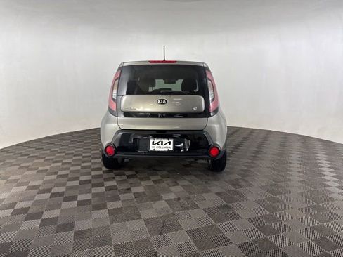 Used 2016 Kia Soul + image 8