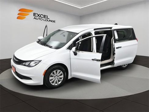 Used 2021 Chrysler Voyager L image 50
