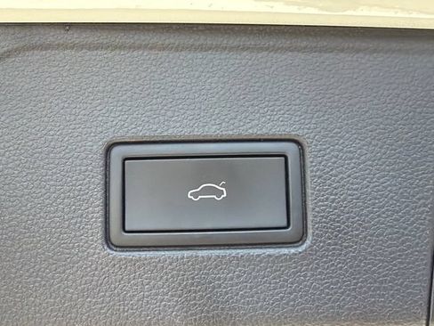 Used 2023 Volkswagen Atlas SE FWD image 19