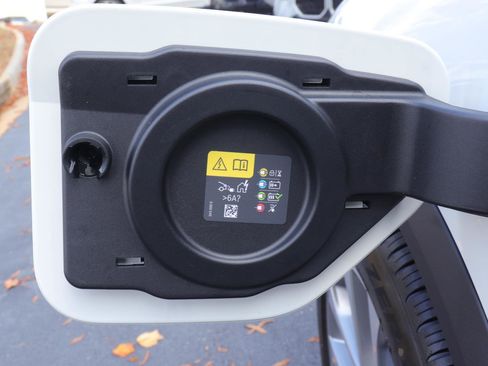 New 2026 BMW X5 xDrive50e w/ Climate Comfort Package image 12