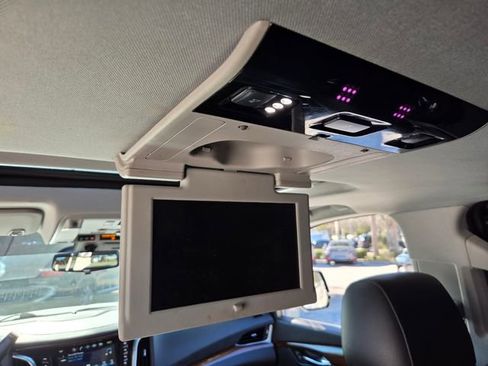 Used 2019 Cadillac Escalade Luxury image 17