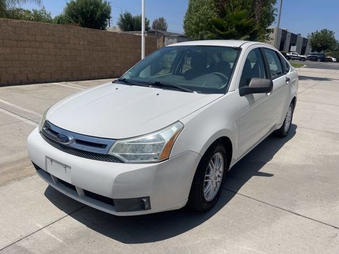 Used 2009 Ford Focus SE FWD image 6