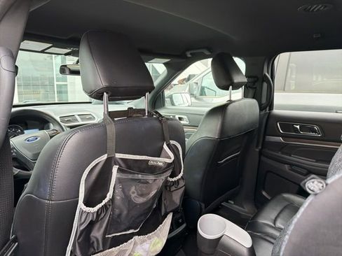 Used 2019 Ford Explorer Limited w/ Class III Trailer Tow Package image 9